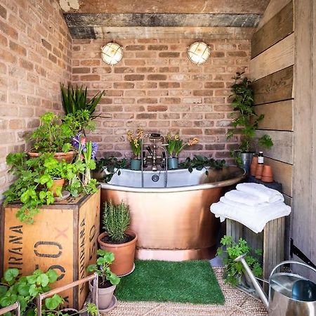 The Walled Garden At Cheshire Boutique Bathhouse Nantwich Exteriör bild