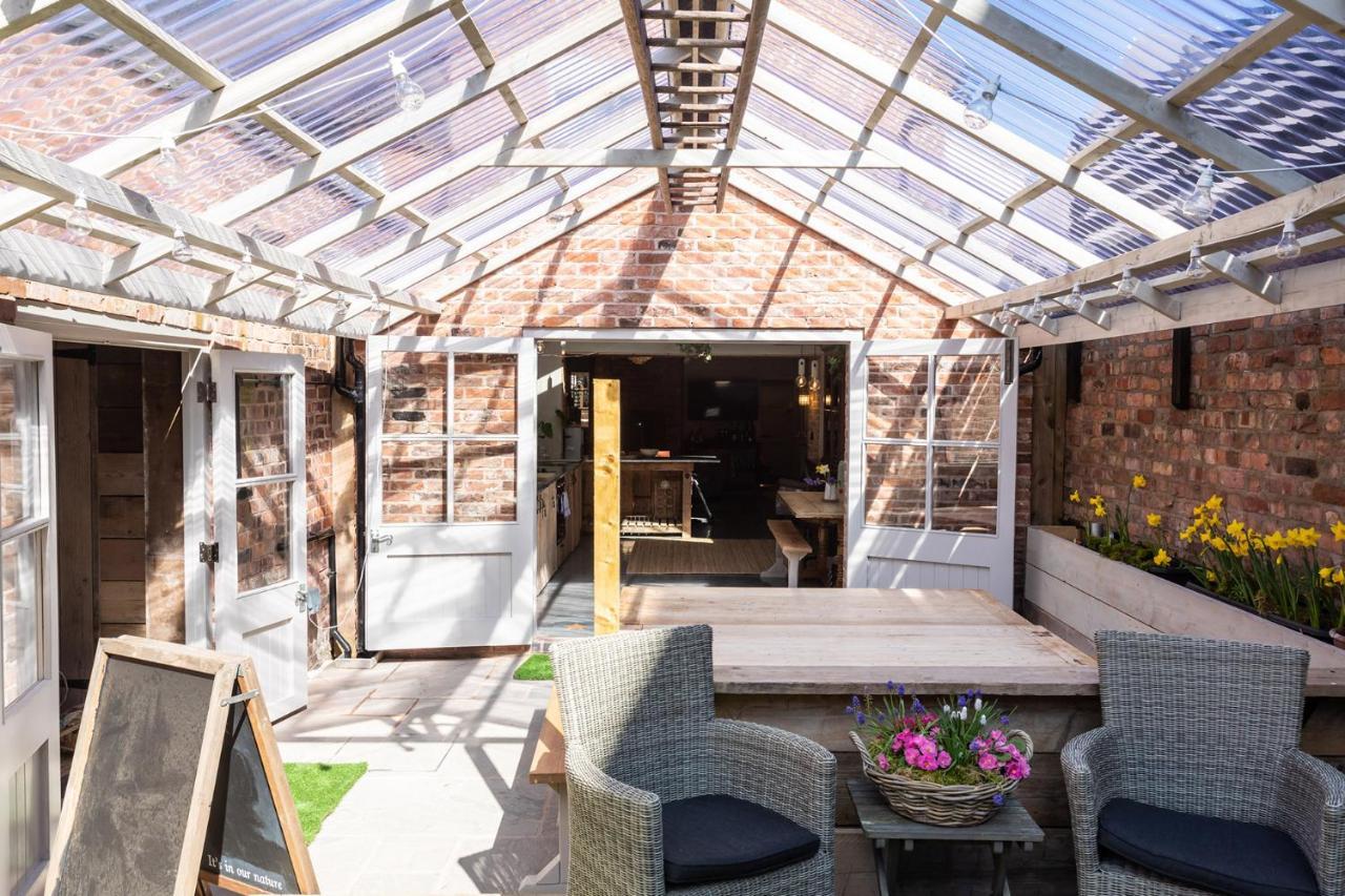 The Walled Garden At Cheshire Boutique Bathhouse Nantwich Exteriör bild